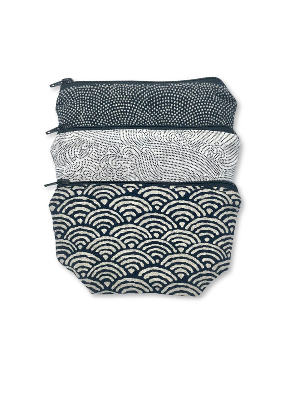 XS Zipper bag by Quiver.Love in classic Japanese fabric patterns, 3 pattern variations. Fully lined, small coin purse size